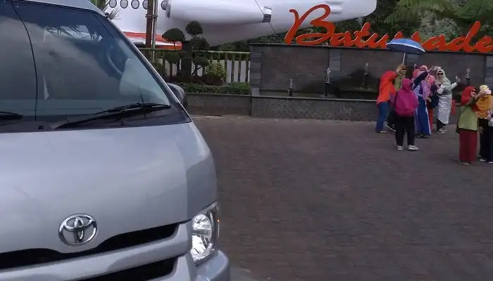 Armada rental hiace commuter purwokerto siap melayani wisata dan luar kota Hens Transport