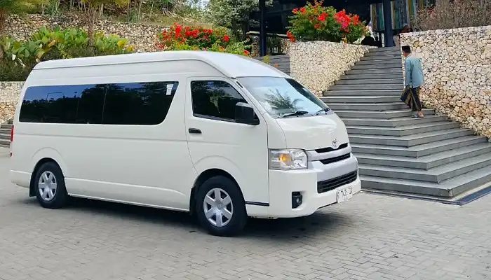Rental Hiace Commuter Purwokerto kapasitas besar dan nyaman bersama Hens Transport