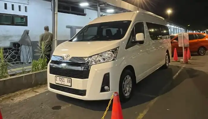 Rental Hiace Premio Purwokerto Mewah dan Nyaman bersama Hens Transport