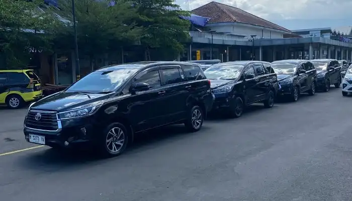 Rental Mobil Harian Purwokerto lepas kunci dan dengan driver bersama Hens Transport